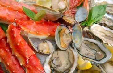 I frutti di mare sono inclusi nella dieta per l'osteocondosi cervicale